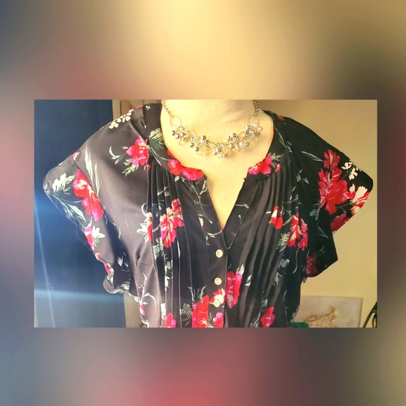 Top - Picture 2 of 2